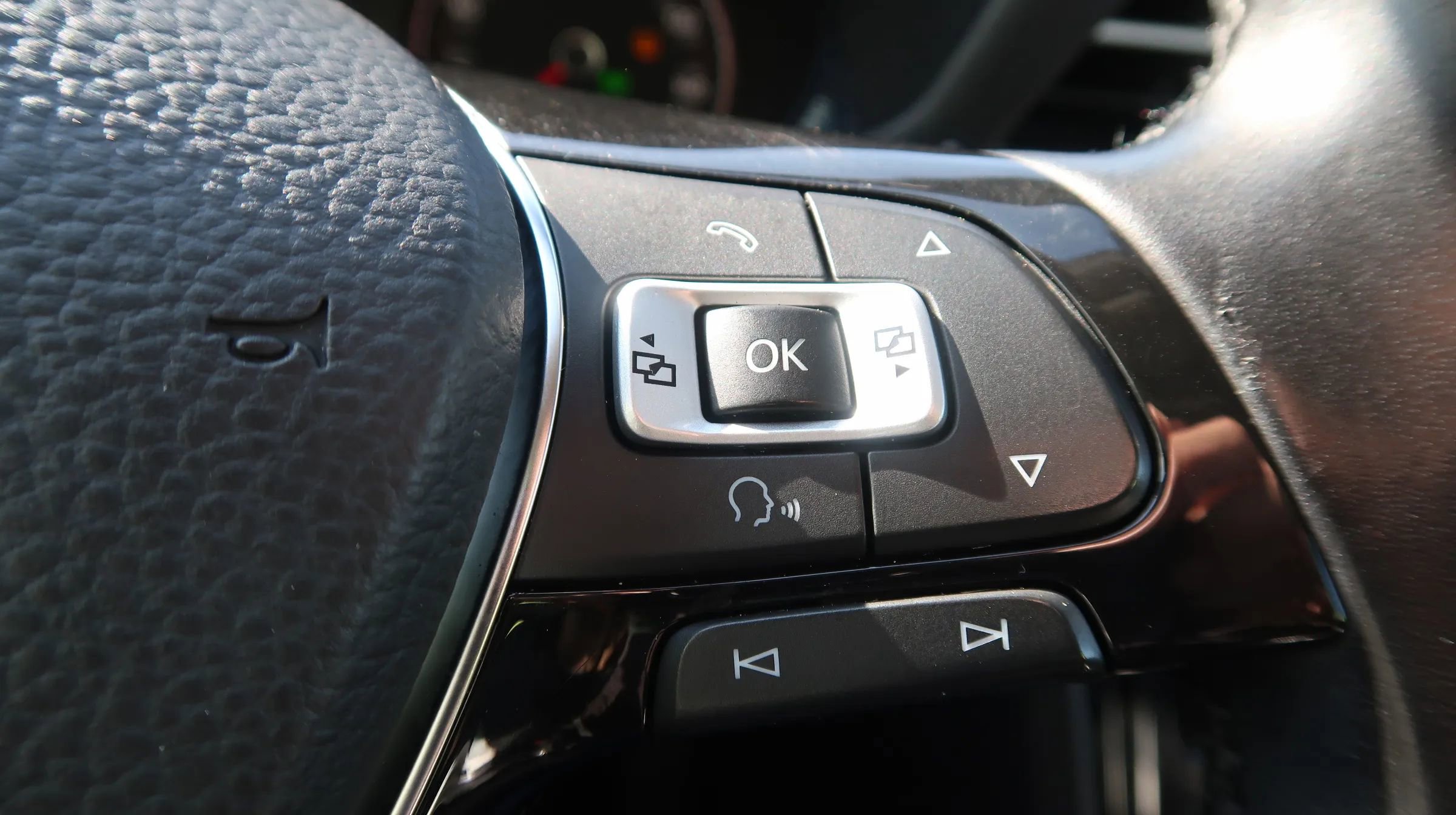 Used 2020 Volkswagen Passat 2.0T SEL image 35