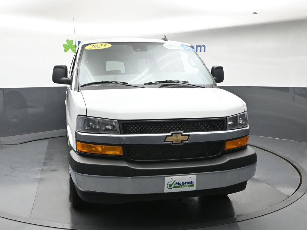 Used 2025 Chevrolet Express 3500 LT w/ LT Preferred Equipment Group RWD image 4