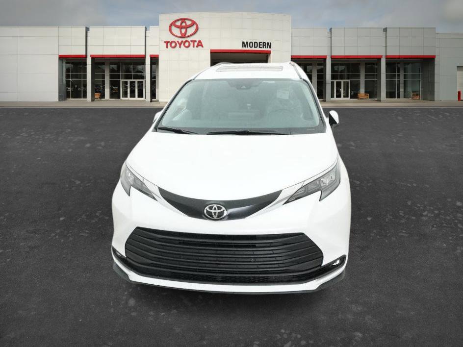 New 2026 Toyota Sienna XLE AWD/4WD image 15