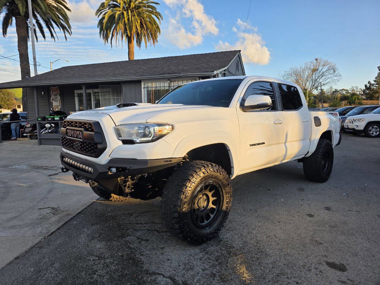 Used 2021 Toyota Tacoma TRD Sport w/ Technology Package image 5