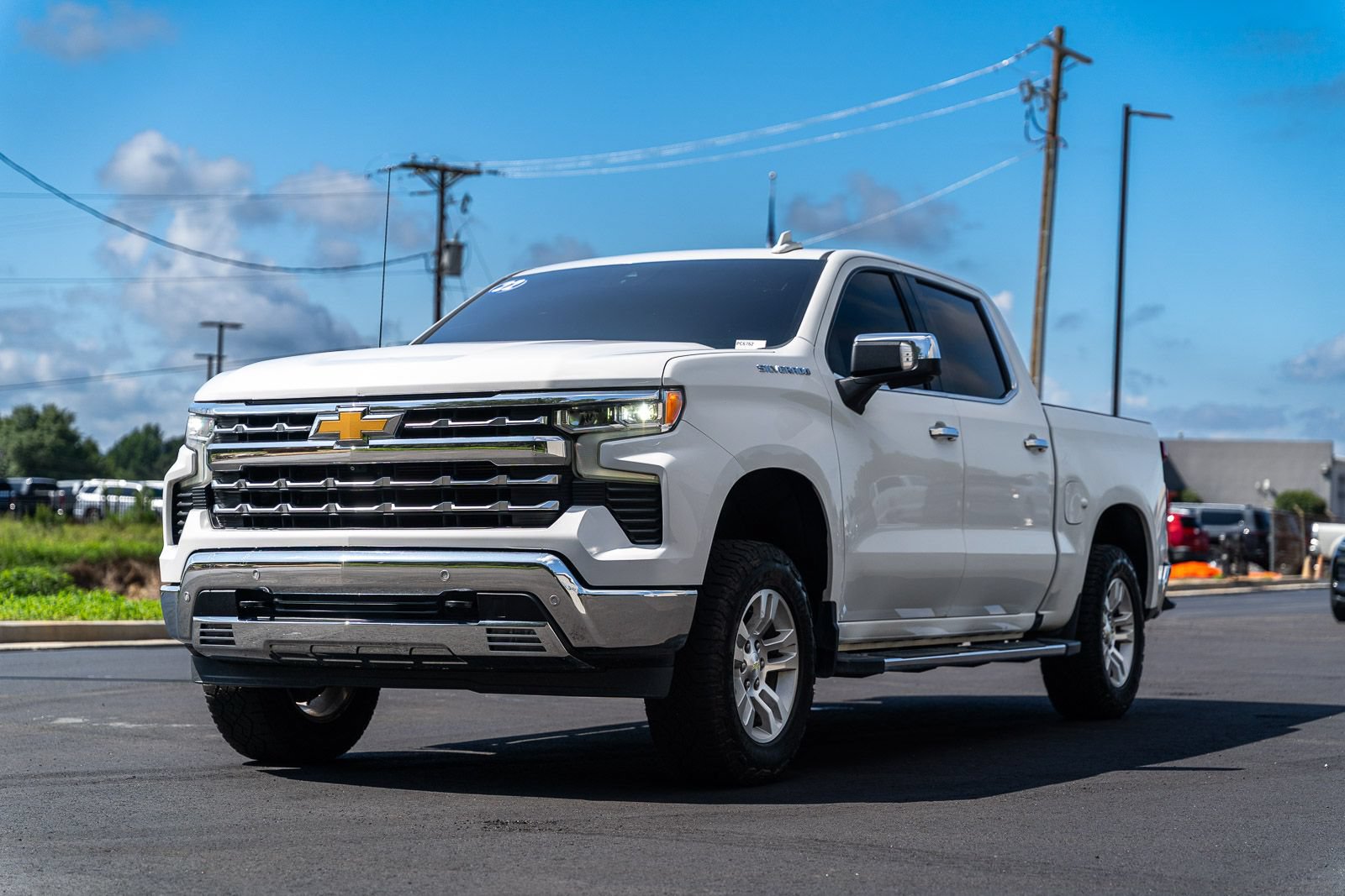Used 2022 Chevrolet Silverado 1500 LTZ AWD/4WD image 3