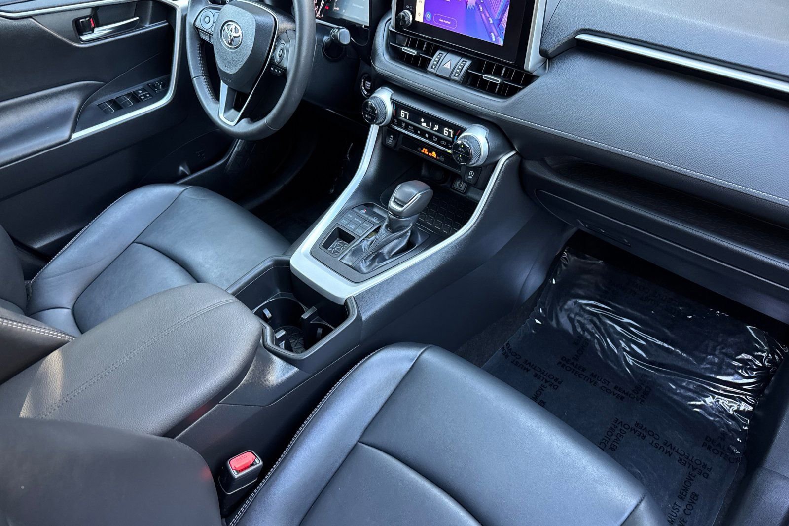 Used 2023 Toyota RAV4 XLE Premium image 16