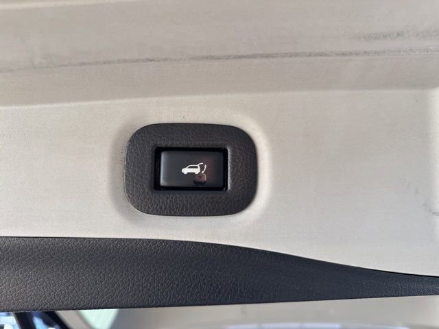 Used 2019 Nissan Rogue SV w/ Premium Package image 16