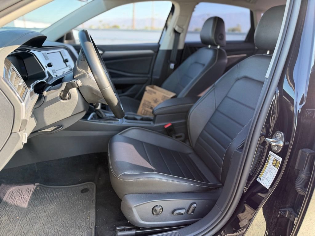 Used 2023 Volkswagen Jetta SE FWD image 5