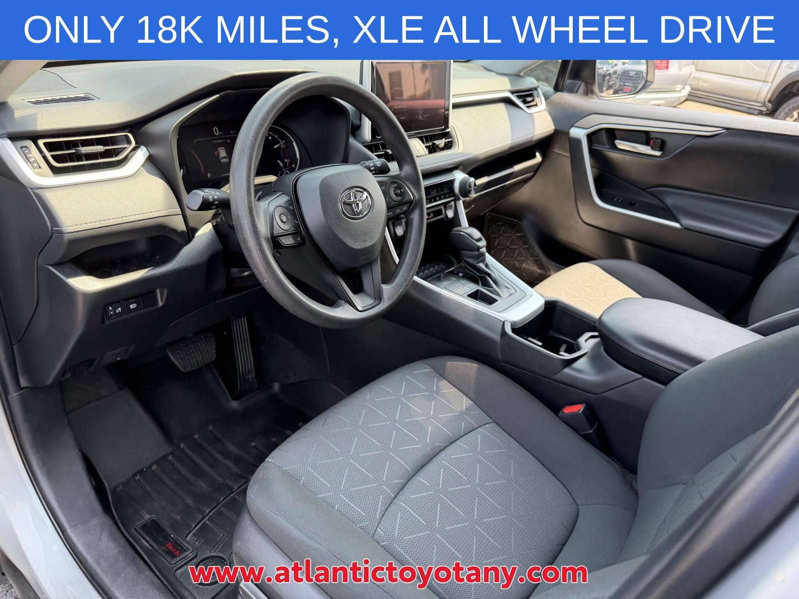 Used 2024 Toyota RAV4 XLE AWD/4WD image 20