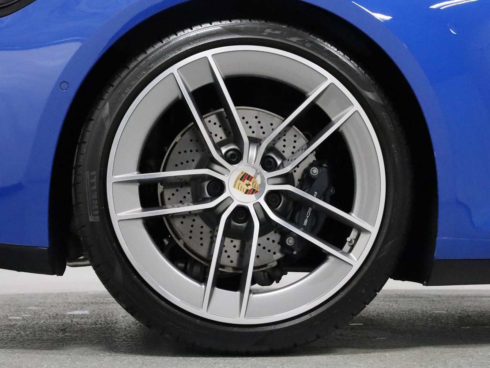 Certified 2025 Porsche 911 Carrera RWD image 37