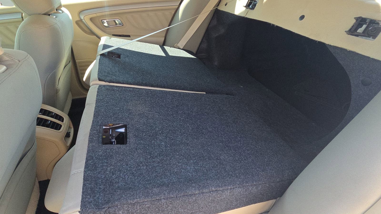 Used 2018 Ford Taurus SE FWD image 18