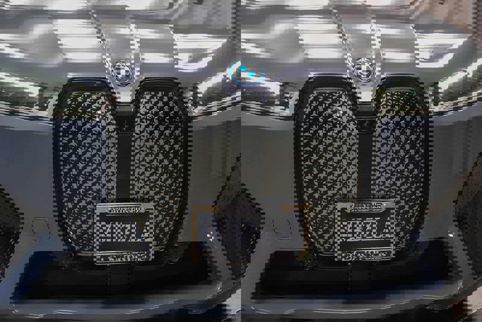 Used 2023 BMW iX xDrive50 w/ Sport Package image 5