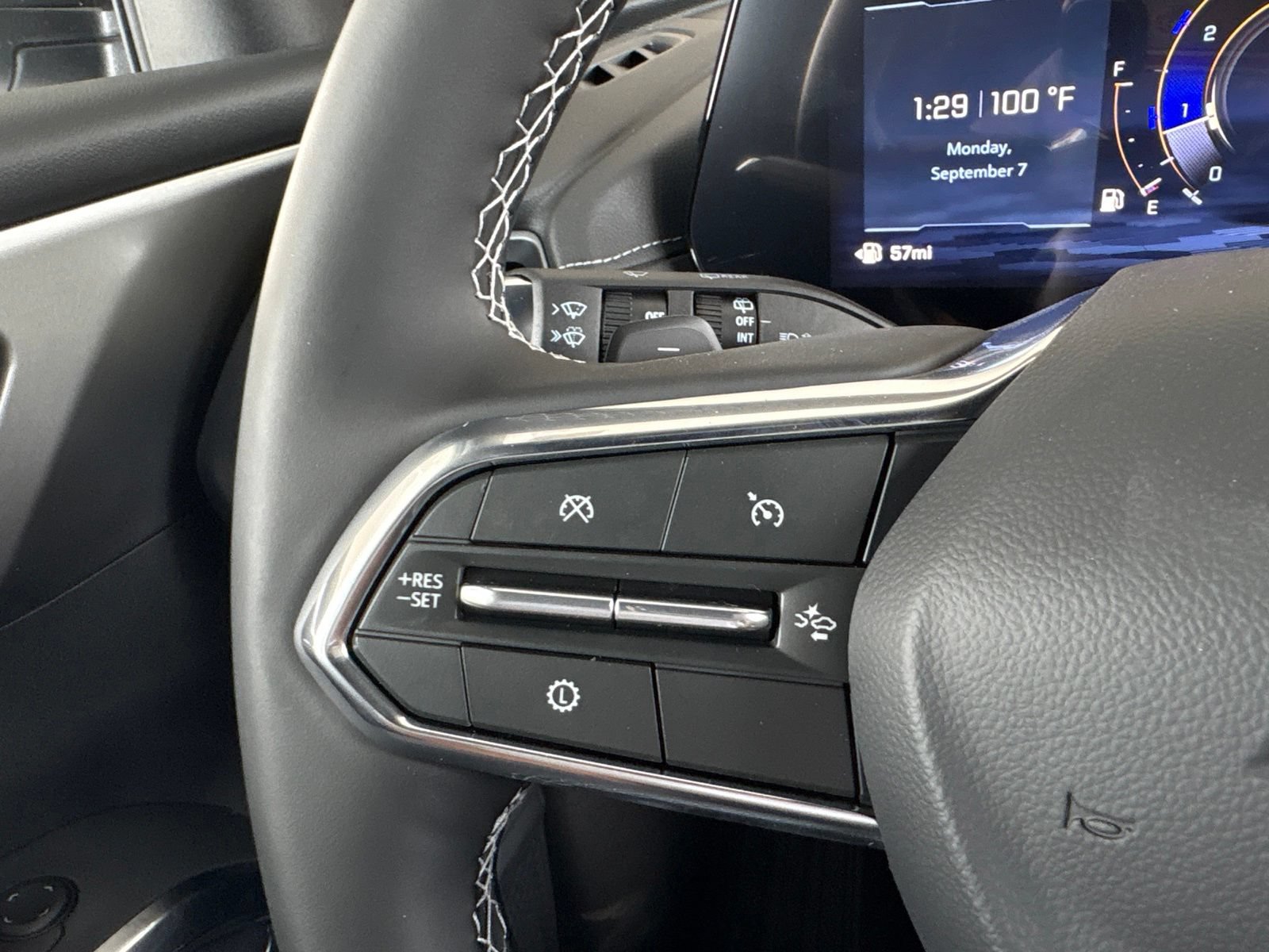 New 2027 Chevrolet Traverse LT w/ Sun and Wheel Package FWD image 32