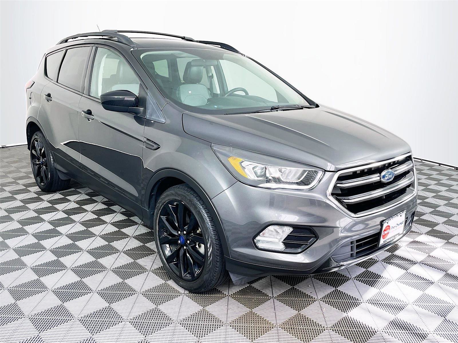 Used 2019 Ford Escape SE image 1