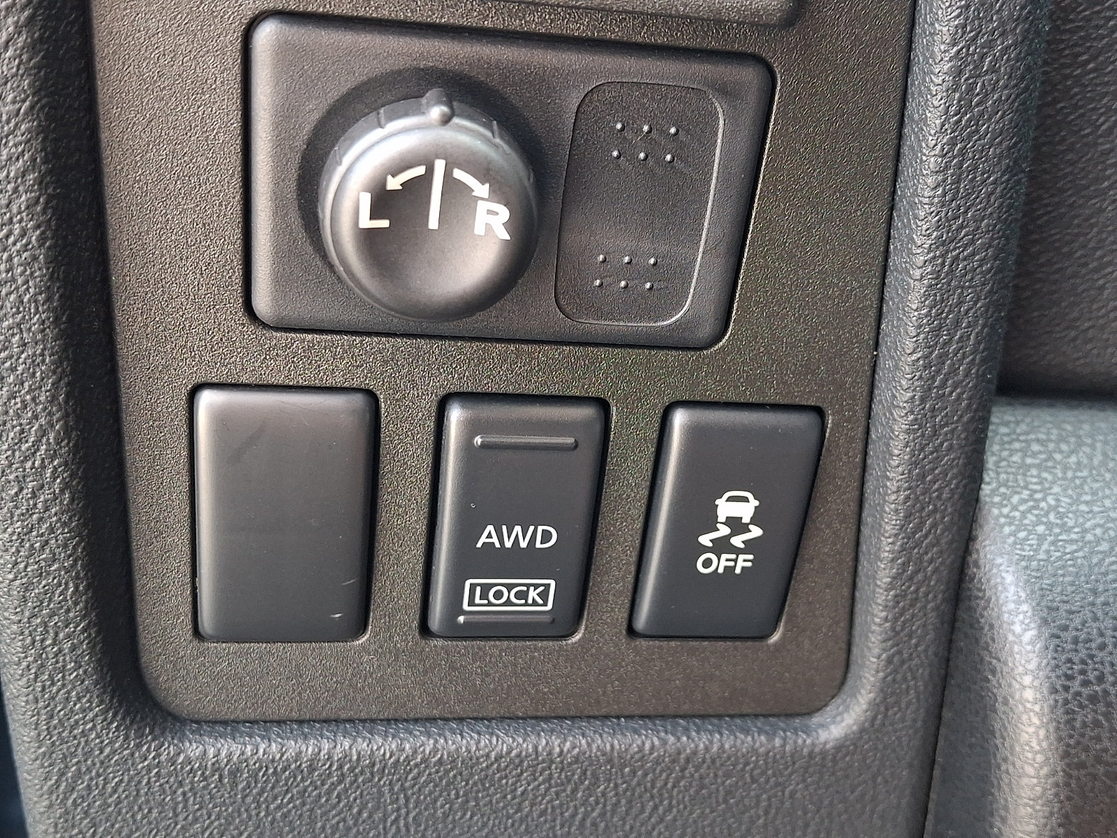 Used 2013 Nissan Rogue SV w/ Premium Pkg AWD/4WD image 25