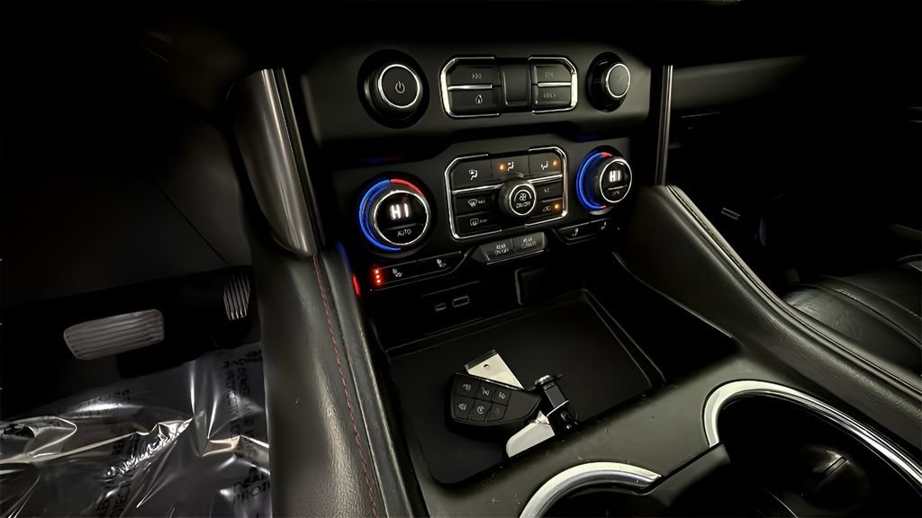 Used 2021 Chevrolet Suburban RST image 22