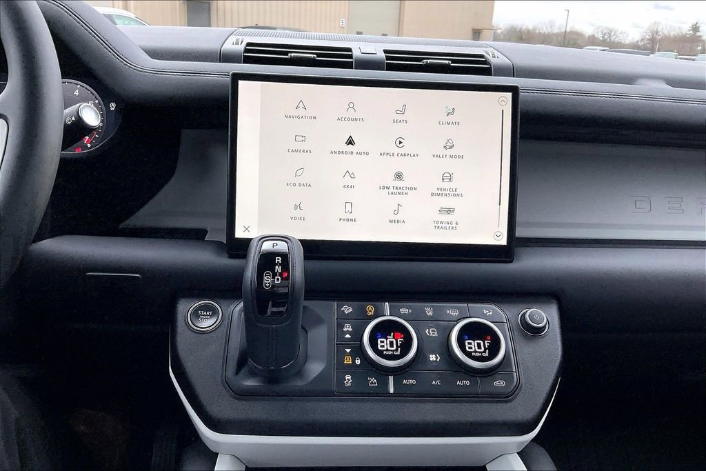 Used 2025 Land Rover Defender 130 X-Dynamic SE AWD/4WD image 15