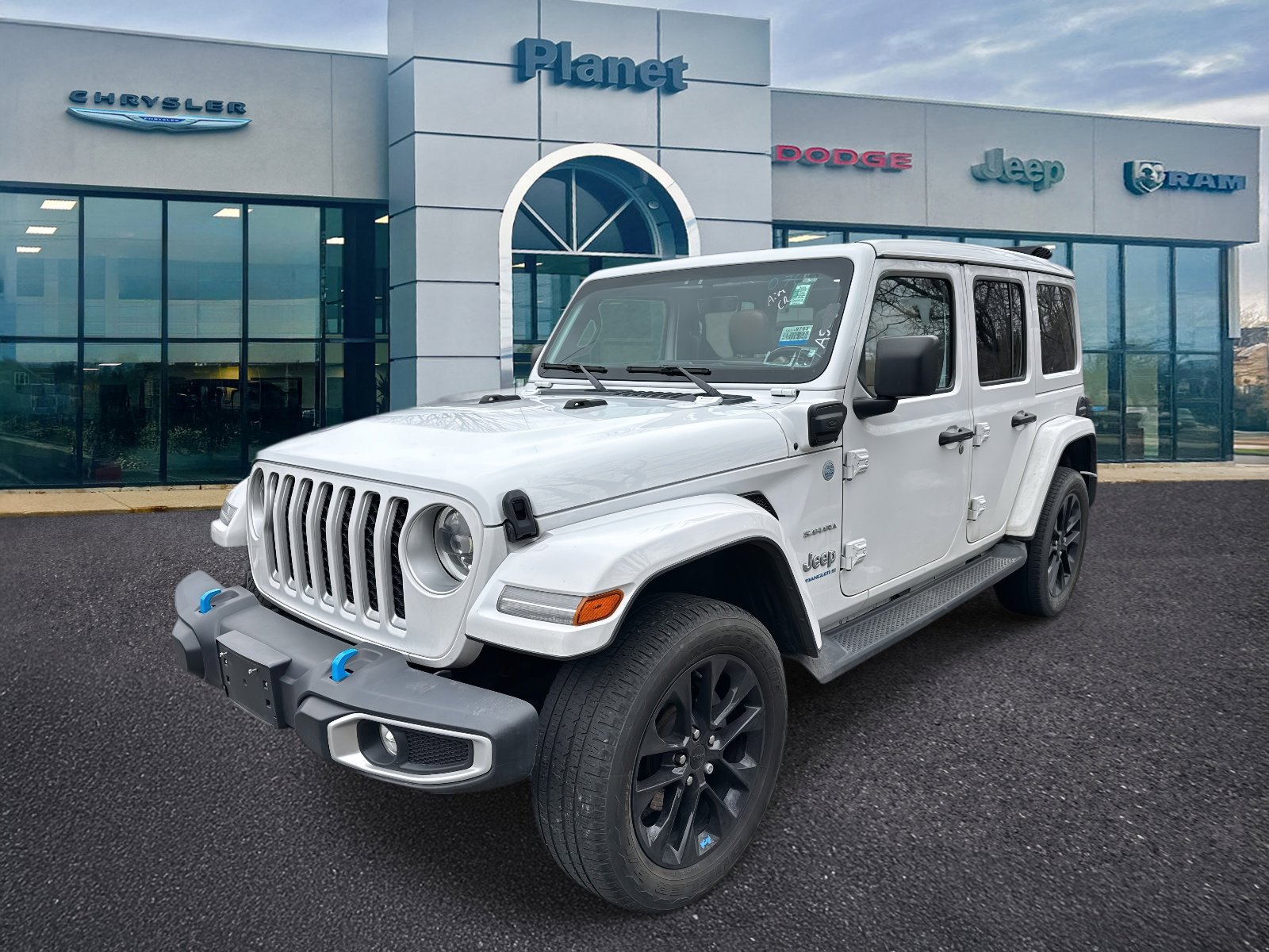 Used 2023 Jeep Wrangler Unlimited Sahara w/ Cold Weather Group image 4
