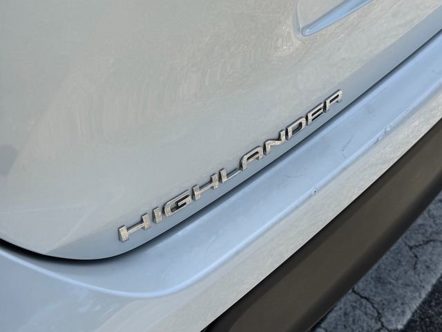Used 2023 Toyota Highlander LE FWD image 15