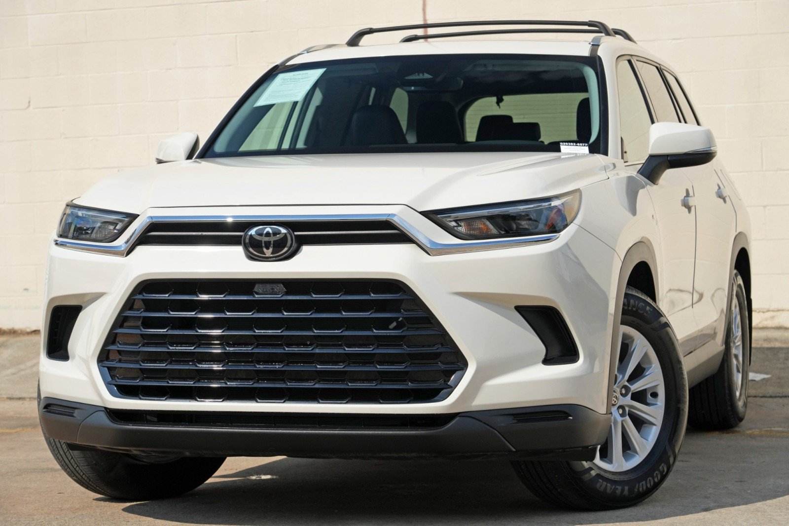 Used 2024 Toyota Grand Highlander AWD image 3