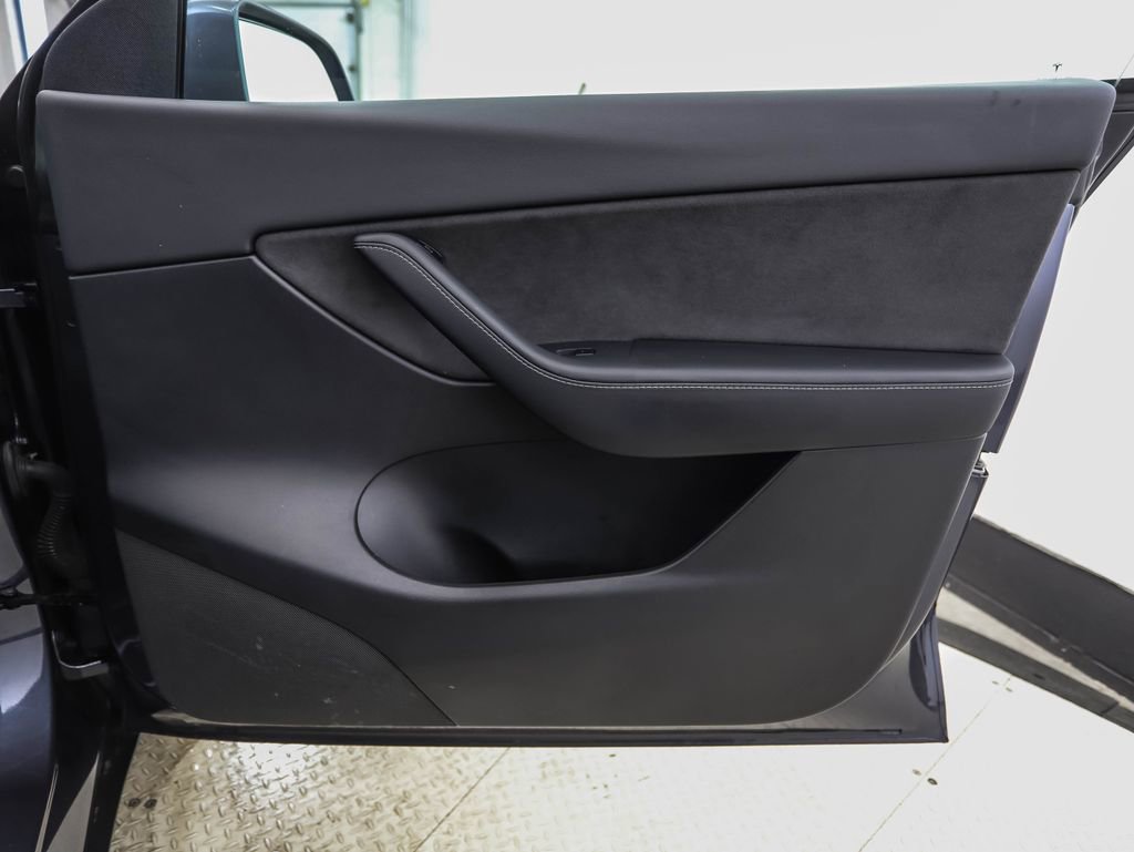 Used 2021 Tesla Model Y Long Range image 27