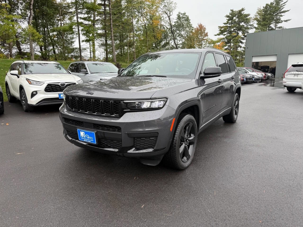 Used 2023 Jeep Grand Cherokee L Laredo image 2