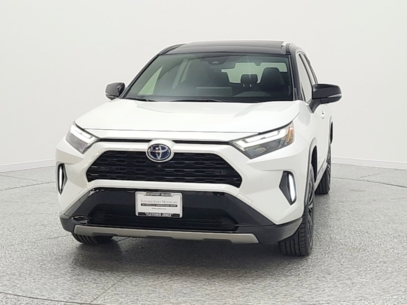 Used 2023 Toyota RAV4 XSE AWD/4WD image 2