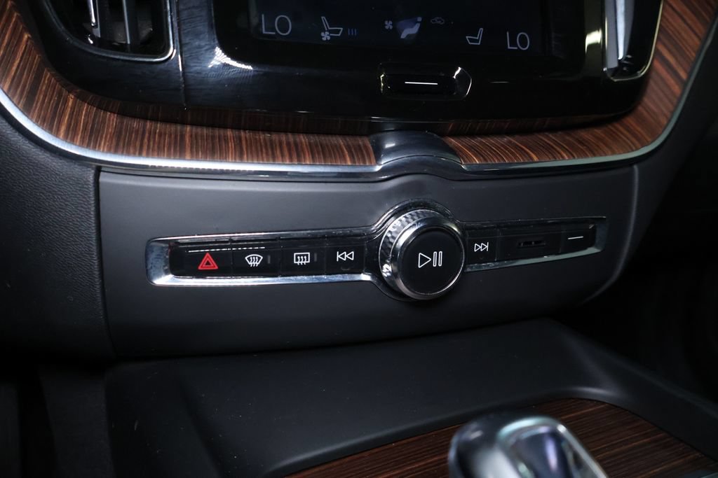 Used 2019 Volvo XC60 T8 Inscription w/ Advanced Package AWD/4WD image 31