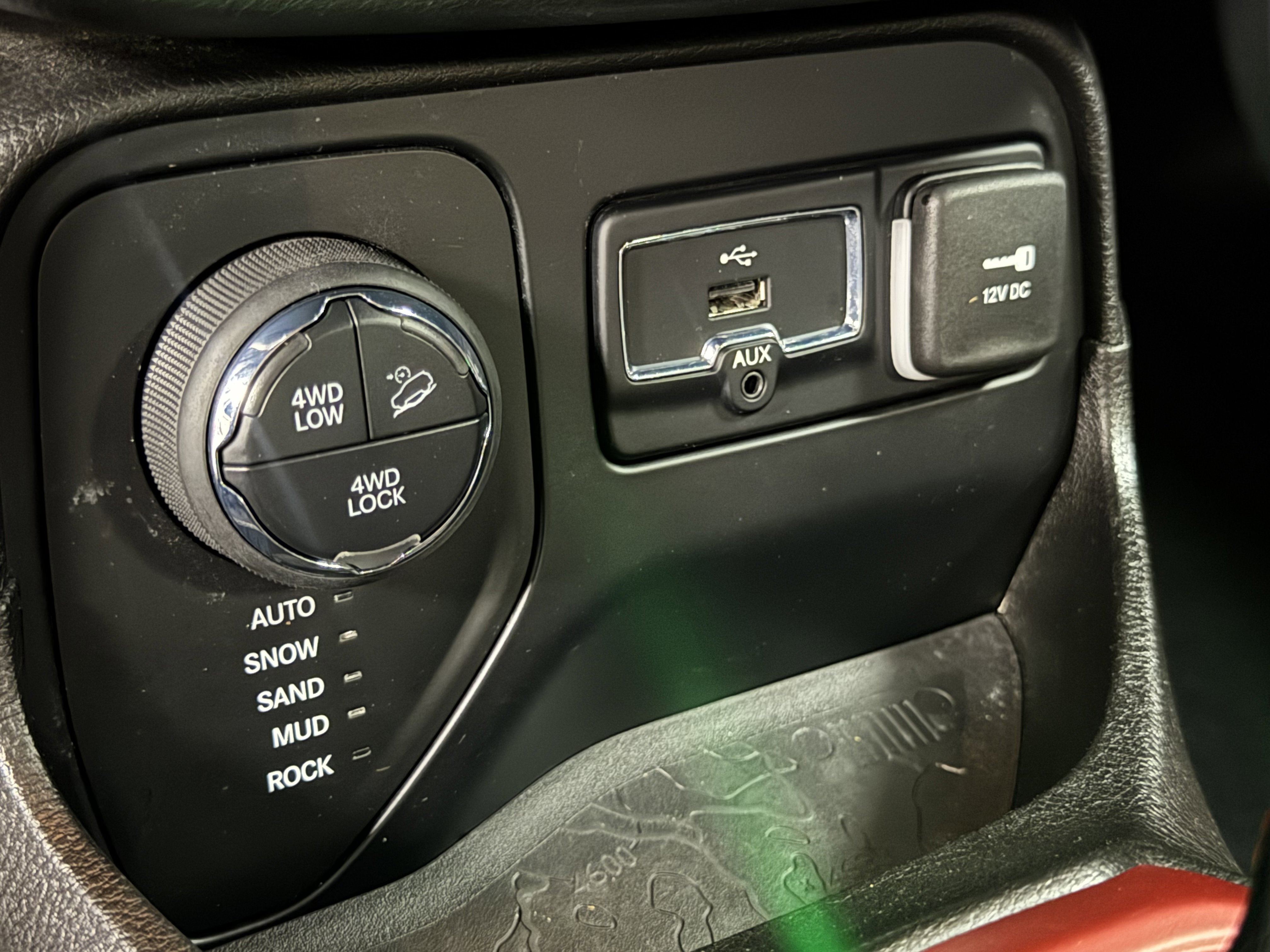 Used 2016 Jeep Renegade Trailhawk w/ Premium Trailhawk Package AWD/4WD image 13