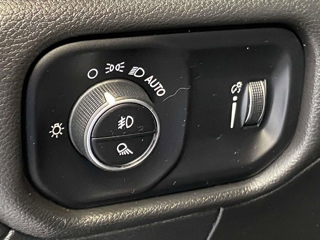 Used 2022 RAM 2500 Tradesman w/ Chrome Appearance Group image 20