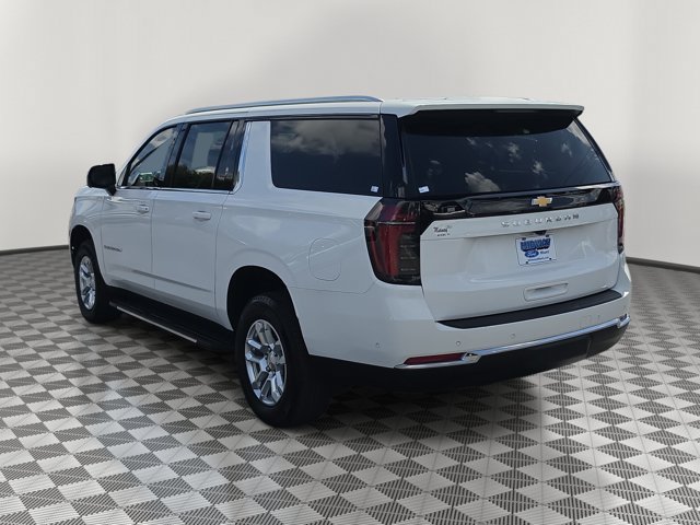 Used 2025 Chevrolet Suburban LS RWD image 4