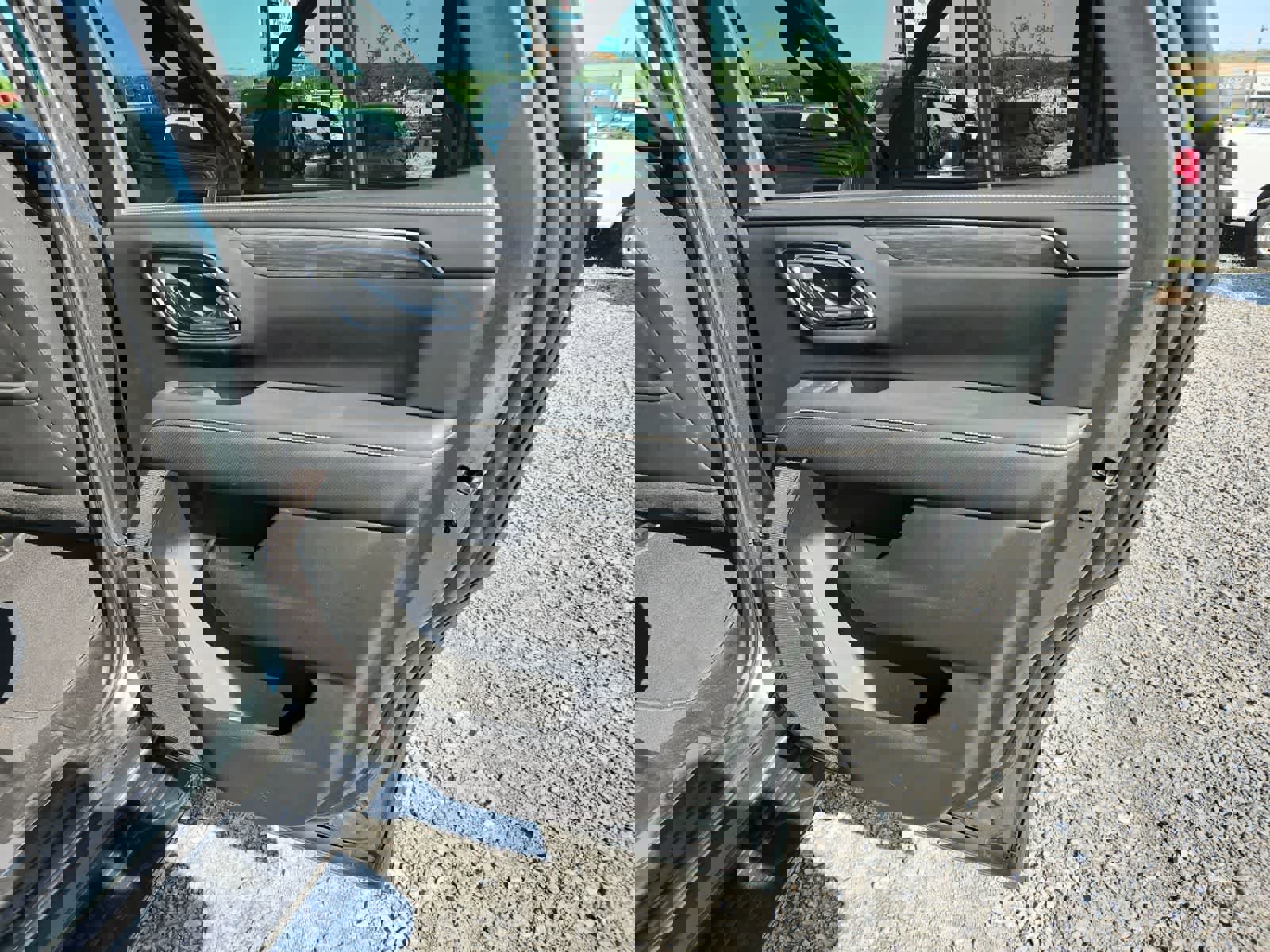 Used 2023 GMC Yukon SLT w/ SLT Premium Package image 23