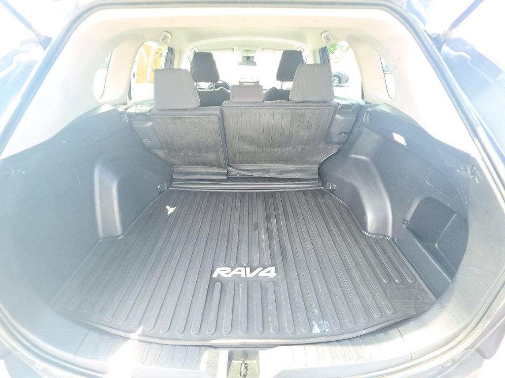 Used 2021 Toyota RAV4 LE FWD image 29