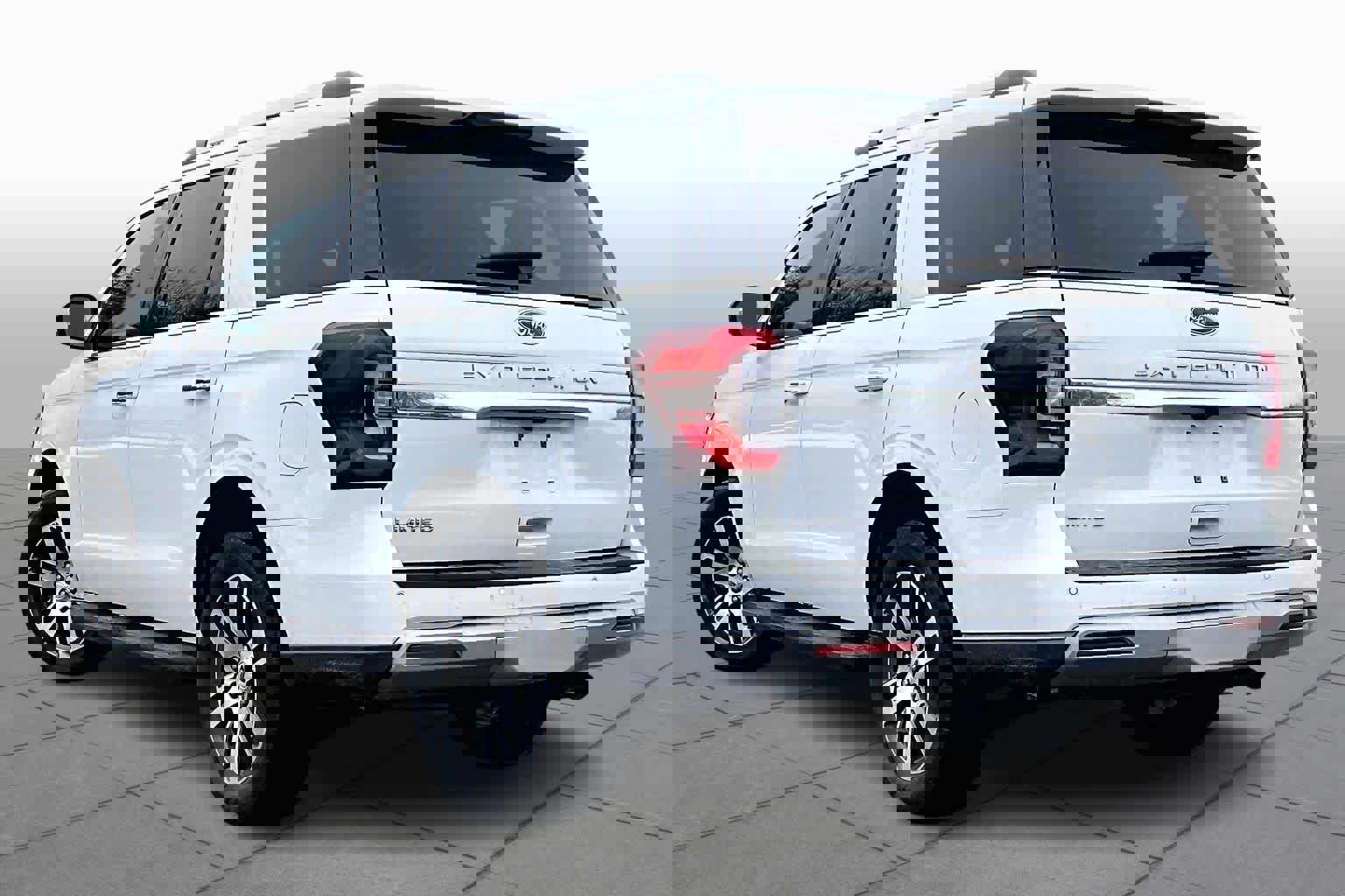 Used 2024 Ford Expedition Limited image 11