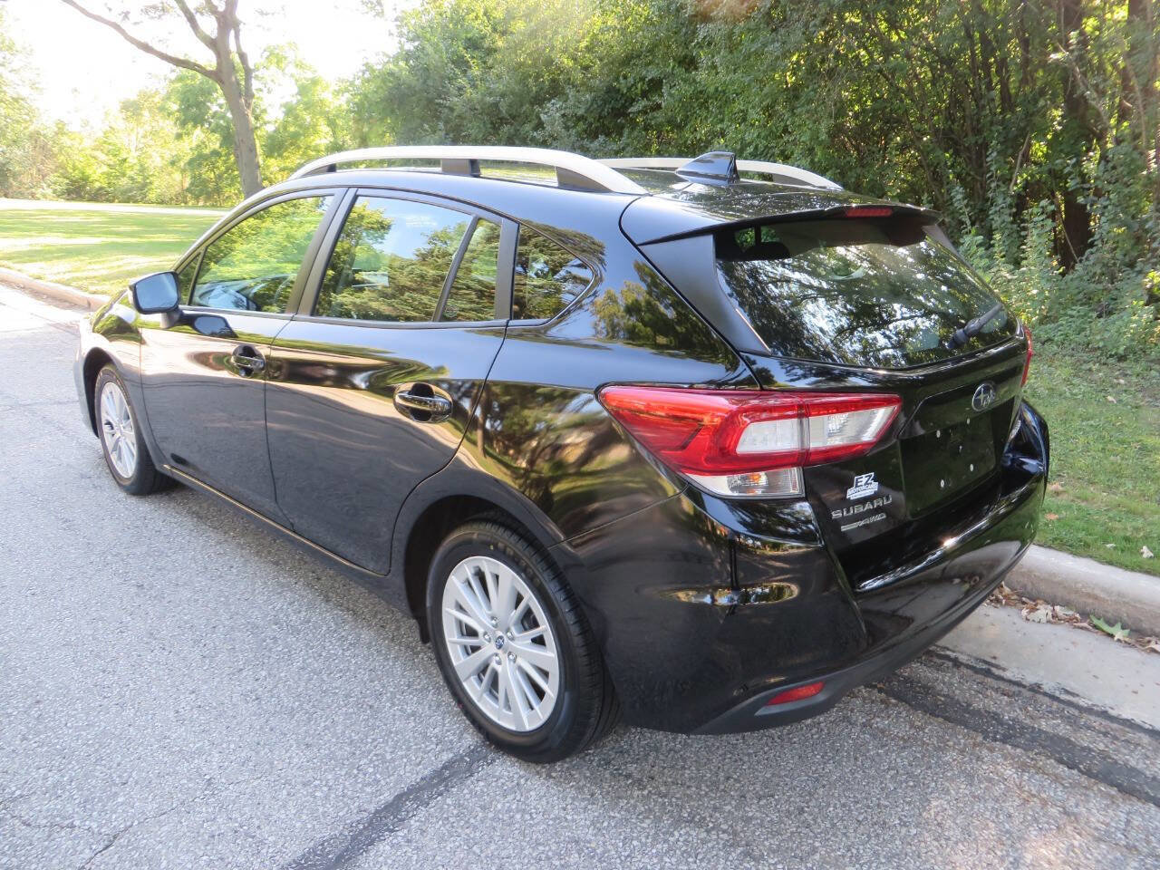 Used 2018 Subaru Impreza 2.0i Premium image 3