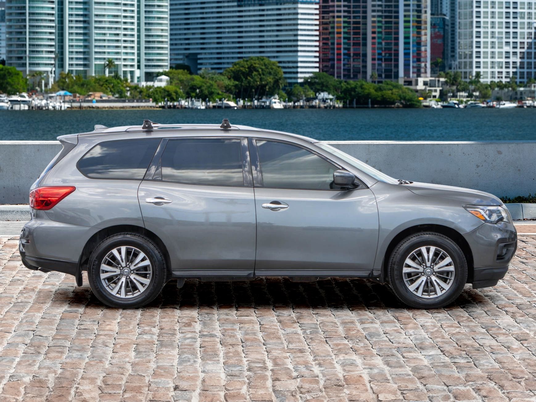 Used 2019 Nissan Pathfinder S image 4