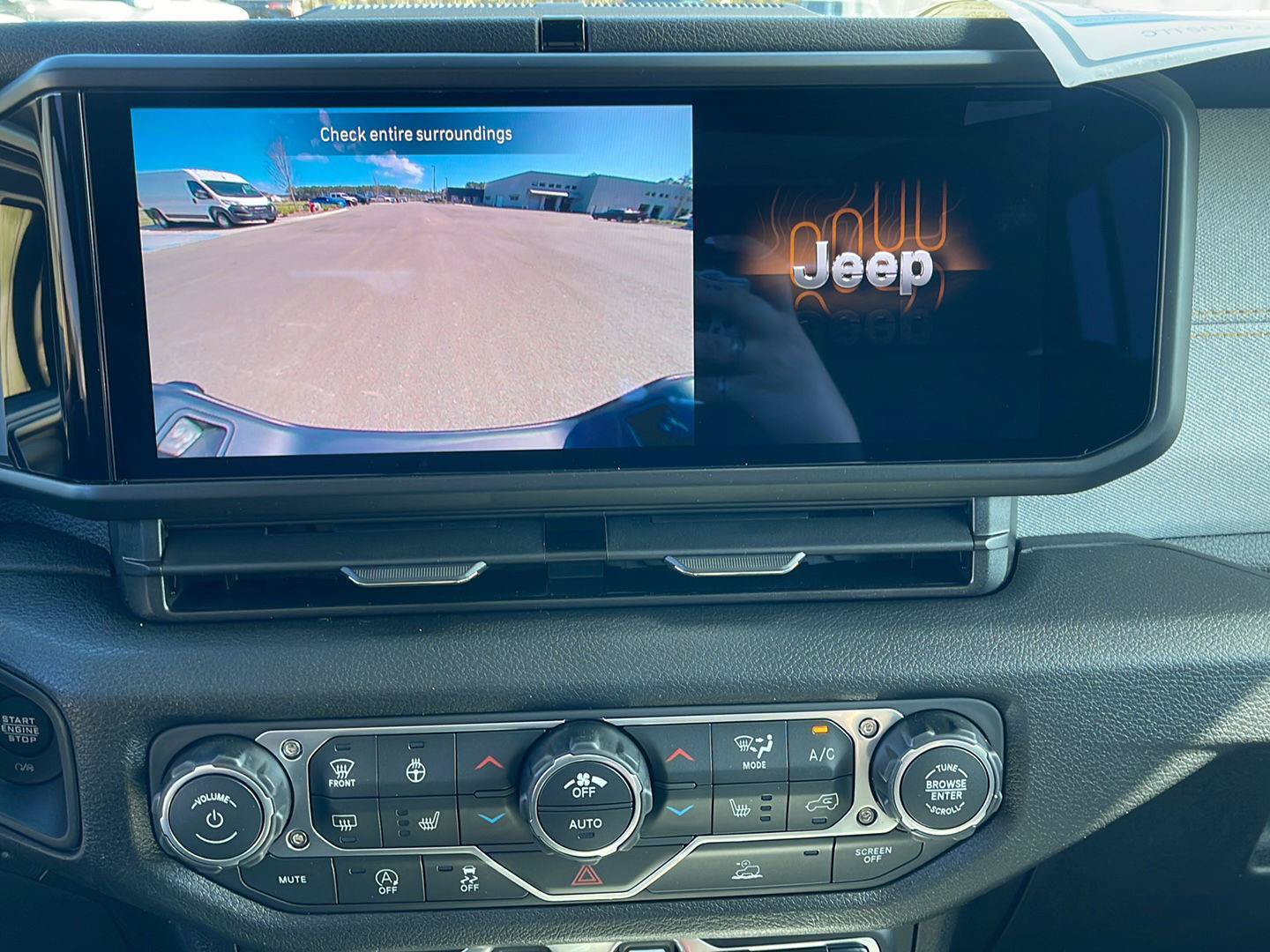 New 2026 Jeep Gladiator Sport AWD/4WD image 18