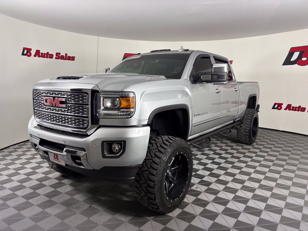 Used 2019 GMC Sierra 2500 Denali w/ Duramax Plus Package AWD/4WD image 3