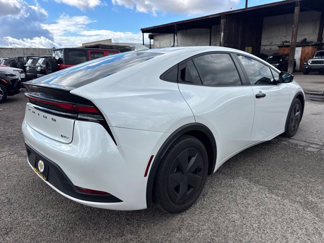 Used 2025 Toyota Prius LE FWD image 5