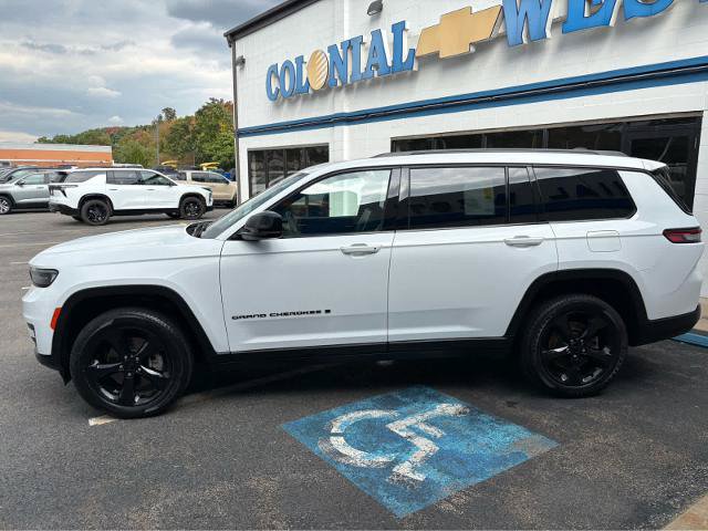 Used 2023 Jeep Grand Cherokee L Altitude AWD/4WD image 10