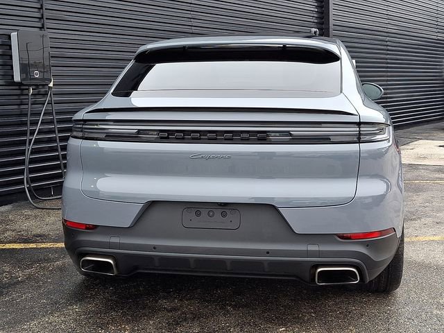 Certified 2024 Porsche Cayenne Coupe image 6
