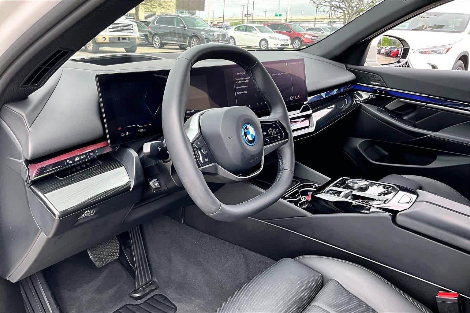 Used 2025 BMW i5 eDrive40i RWD image 15