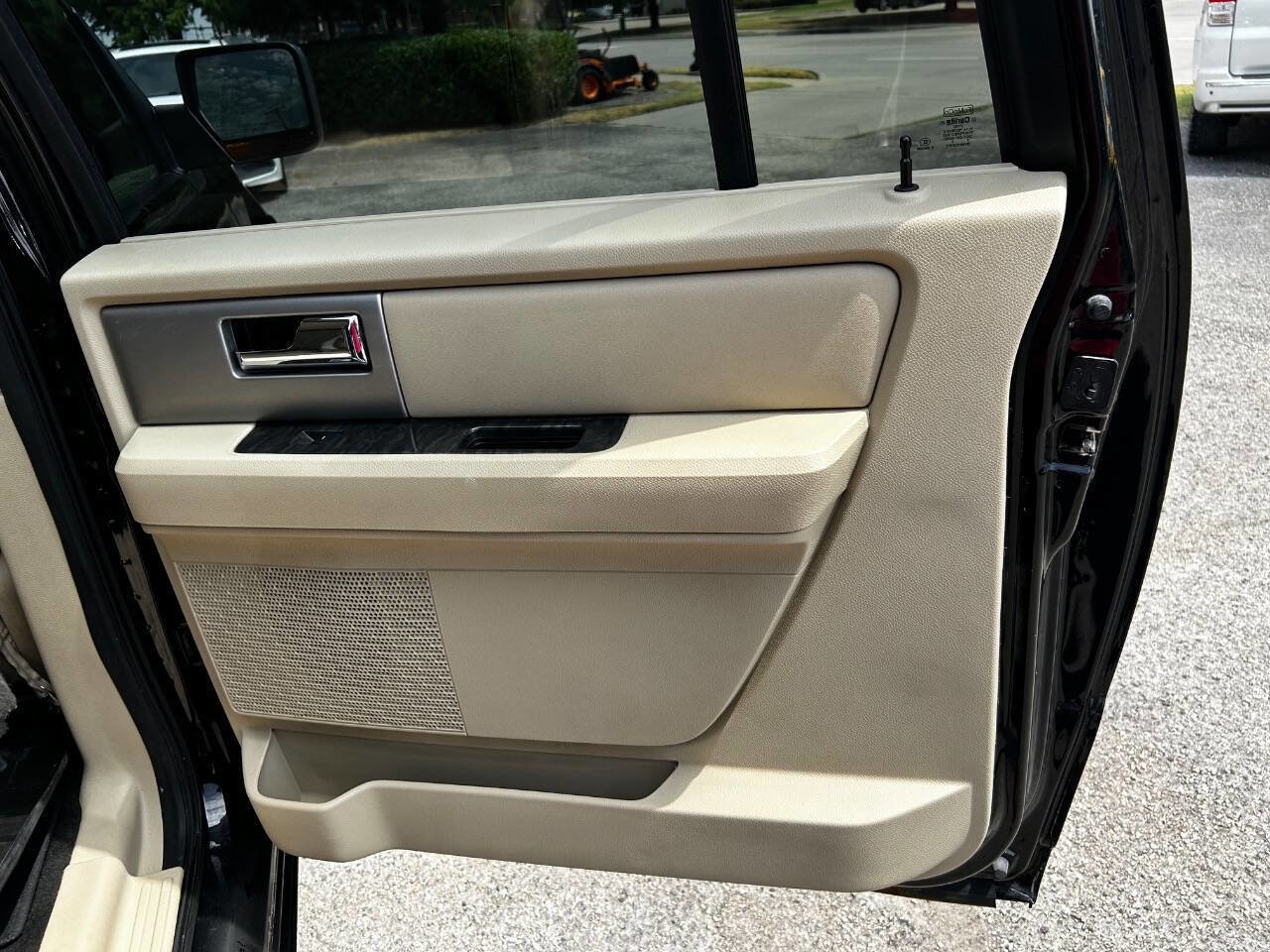 Used 2017 Ford Expedition Max Limited image 13