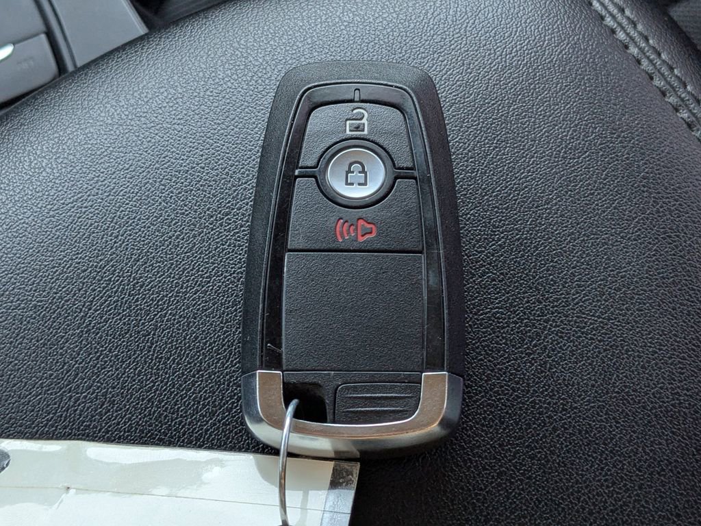 Used 2024 Ford Edge SE w/ Cargo Accessory Package image 29