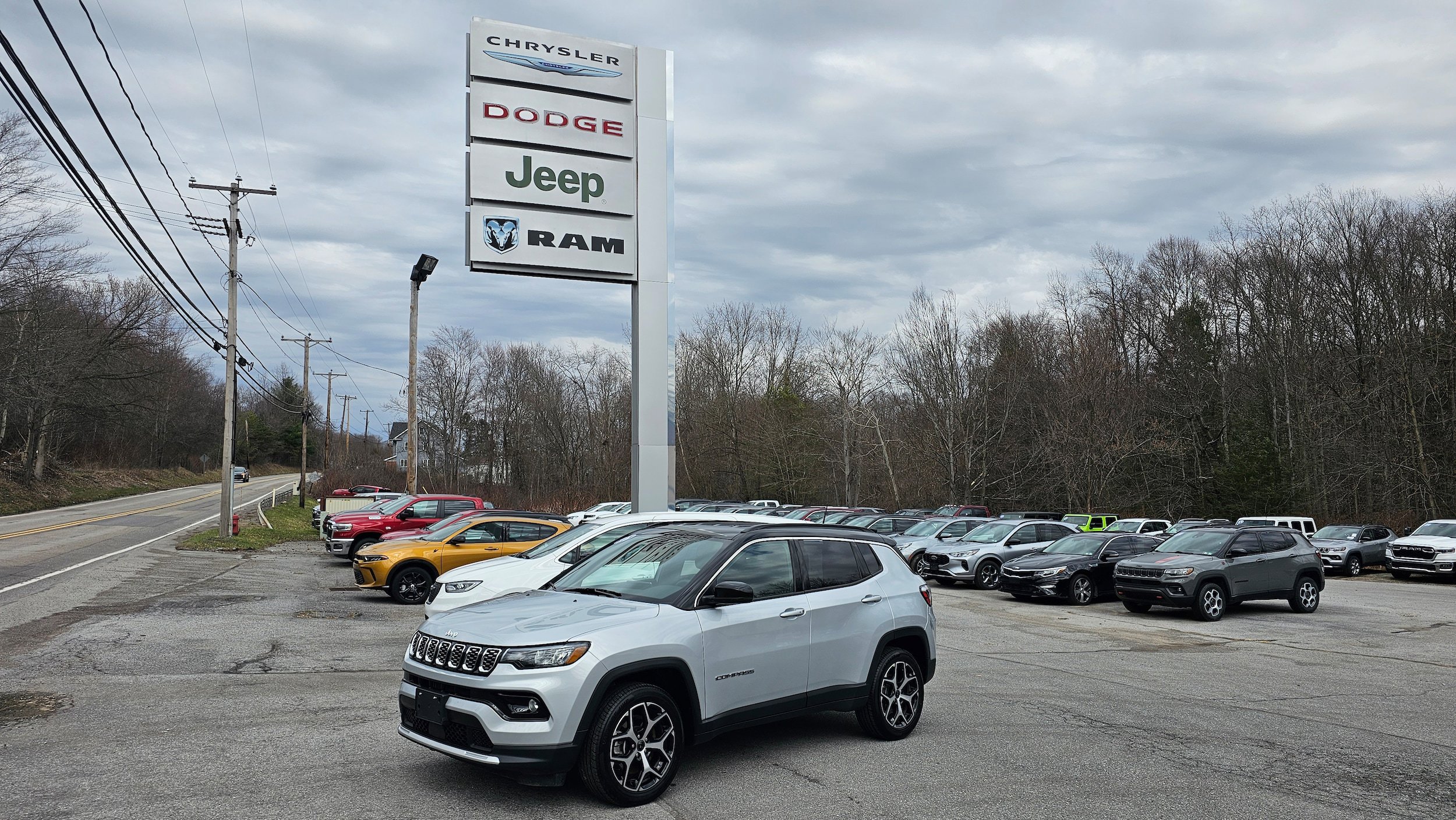 Used 2025 Jeep Compass Limited AWD/4WD image 1