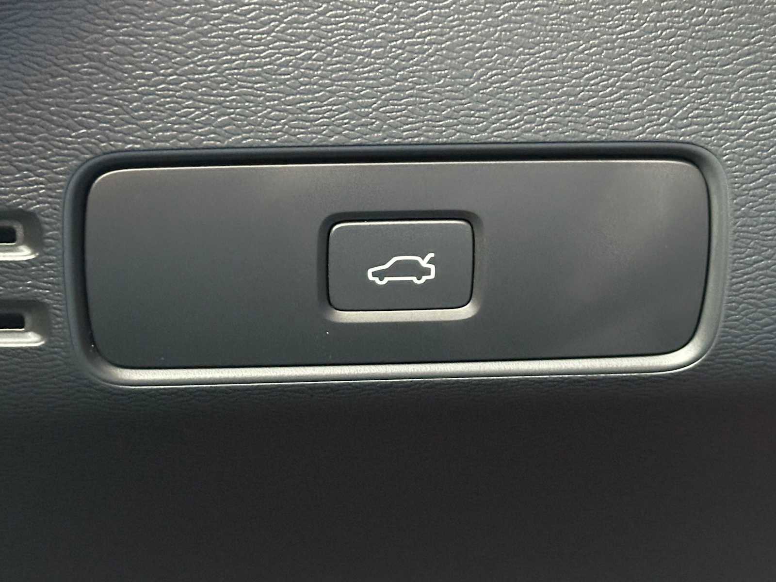 Certified 2023 Volvo C40 P8 Recharge Ultimate image 31