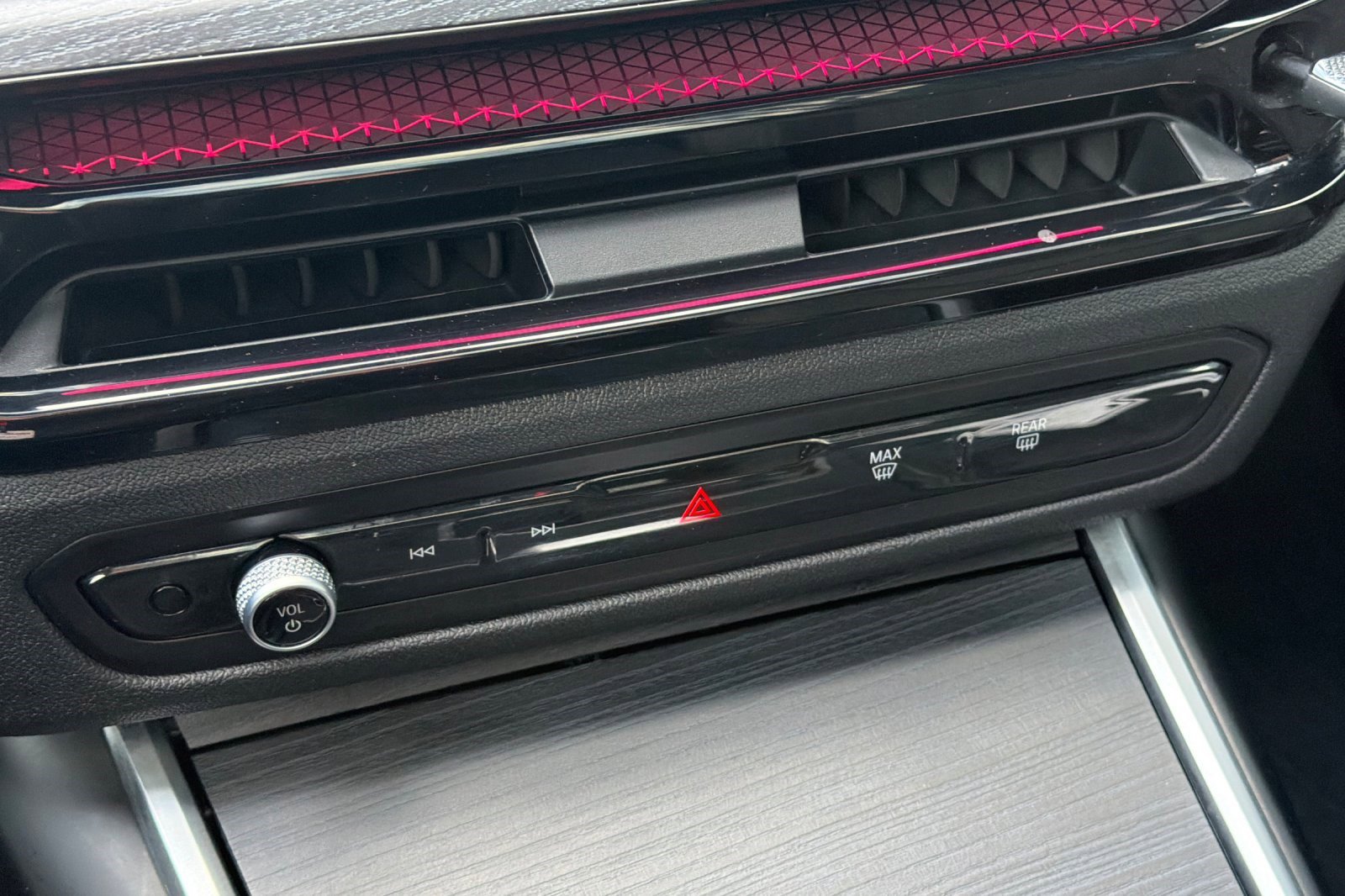 Used 2025 BMW i4 eDrive40 w/ Premium Package image 27