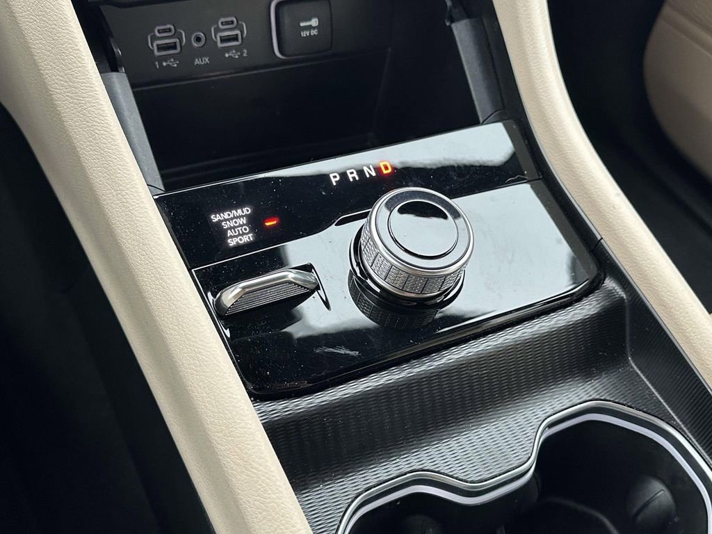 Used 2024 Jeep Grand Cherokee Limited image 28