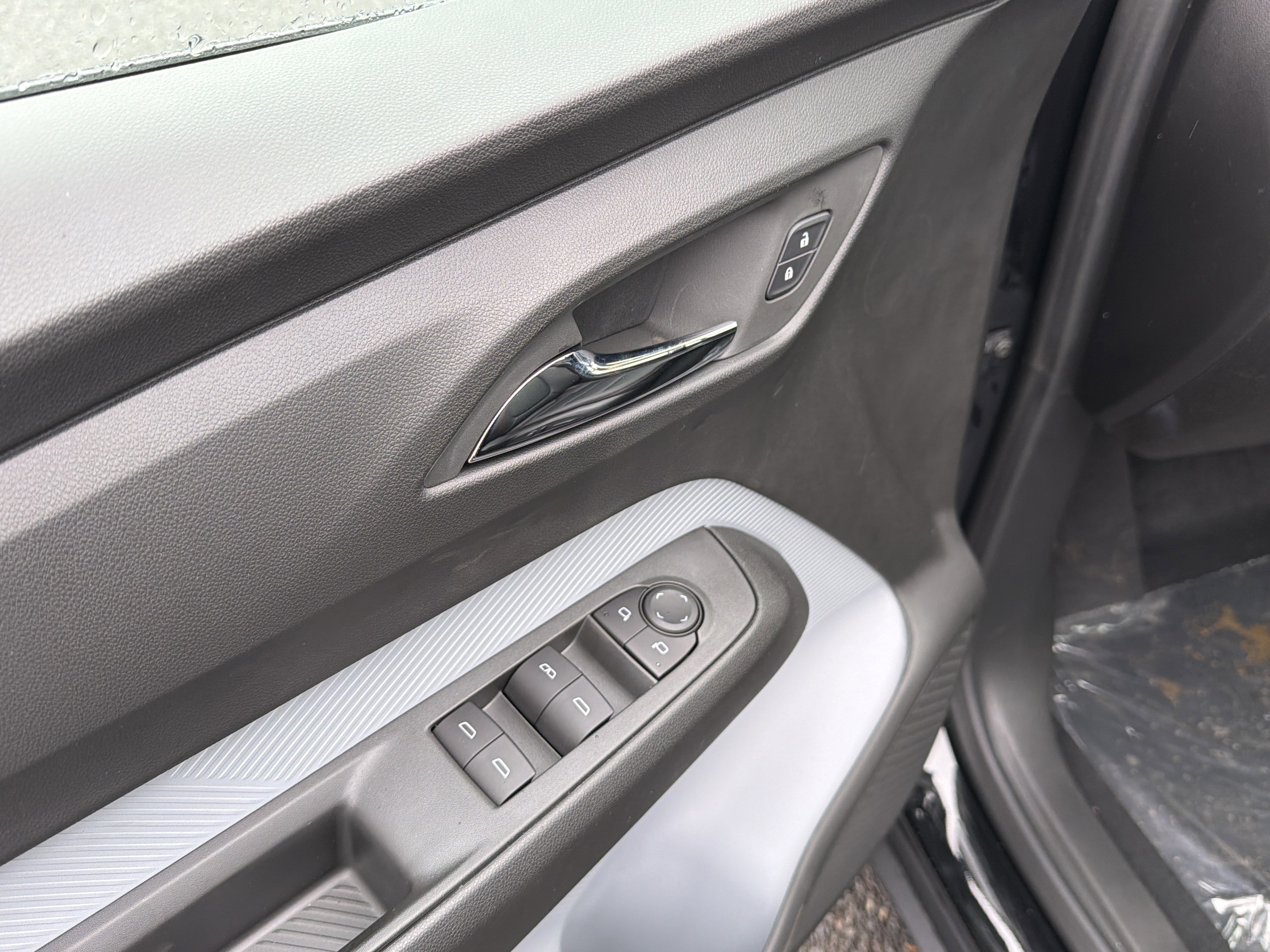 New 2027 Chevrolet Bolt RS w/ Technology Package FWD image 15