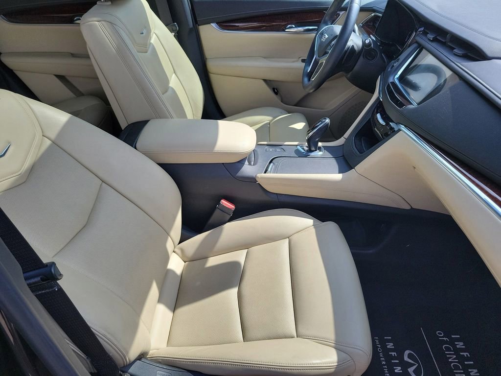 Used 2017 Cadillac XT5 Premium Luxury w/ Advanced Security Package FWD image 27