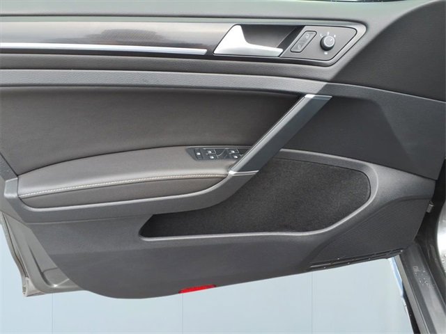 Used 2019 Volkswagen Golf R 4-Door image 17