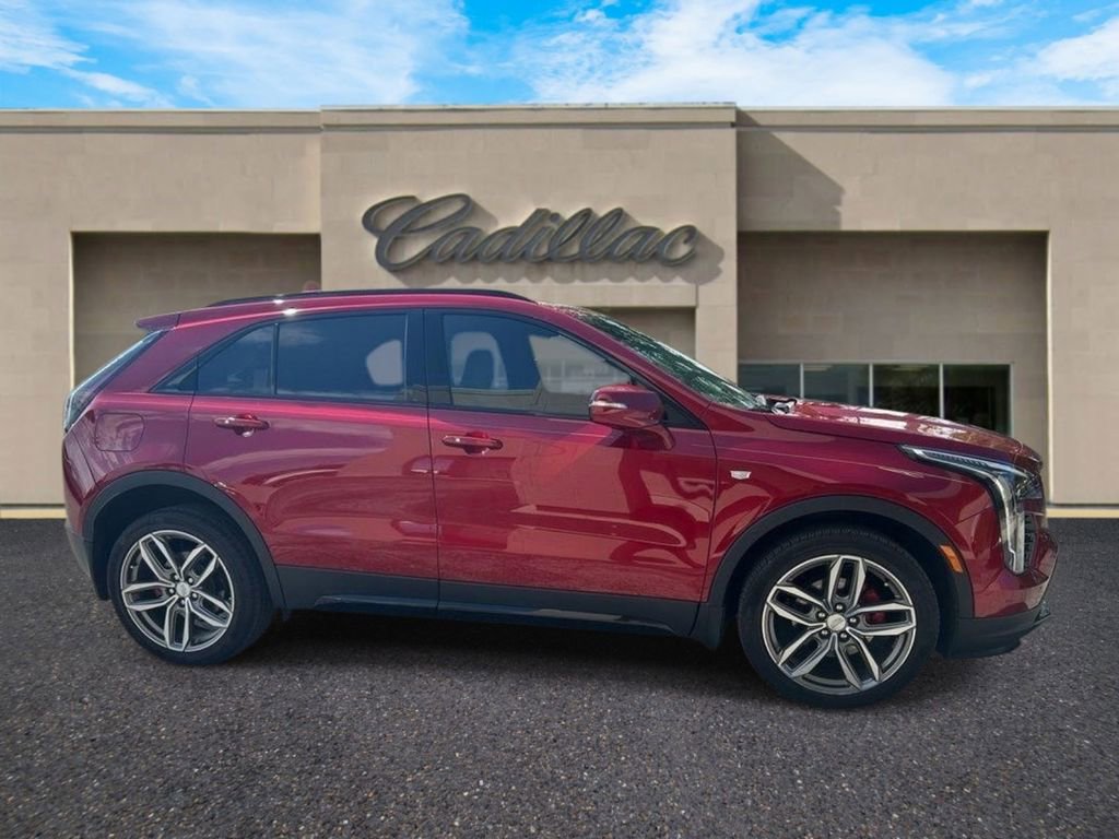 Used 2021 Cadillac XT4 Sport image 2