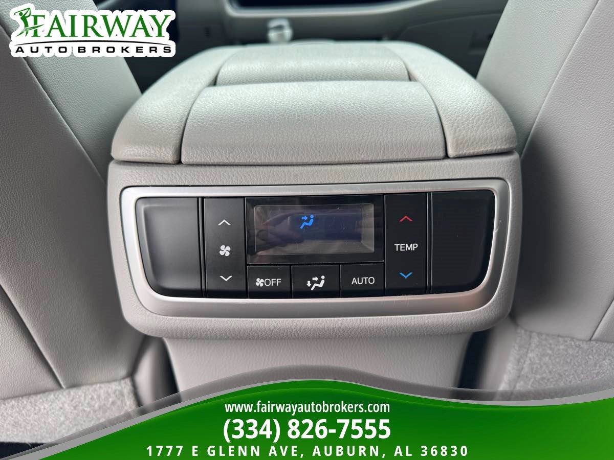 Used 2019 Toyota Highlander XLE FWD image 28