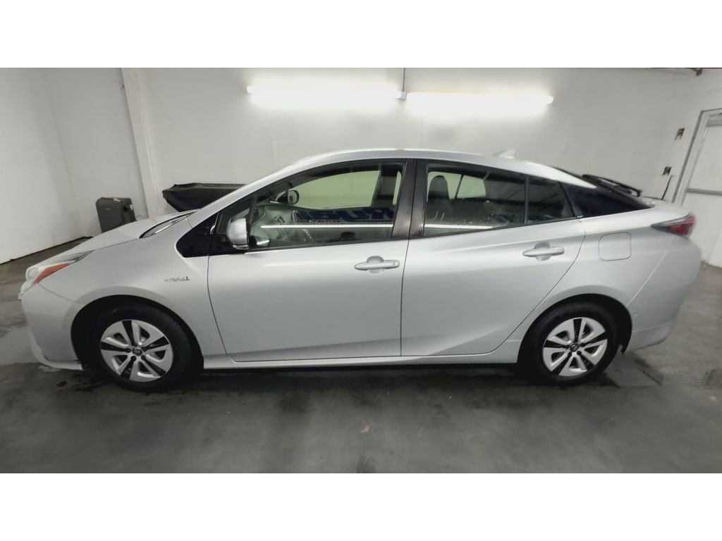 Used 2018 Toyota Prius Two w/ Prius Two Safety Plus Package FWD image 5